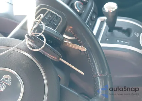 2014 Jeep Compass Latitude z USA, uszkodzony, nr VIN 1C4NJDEB7ED714048